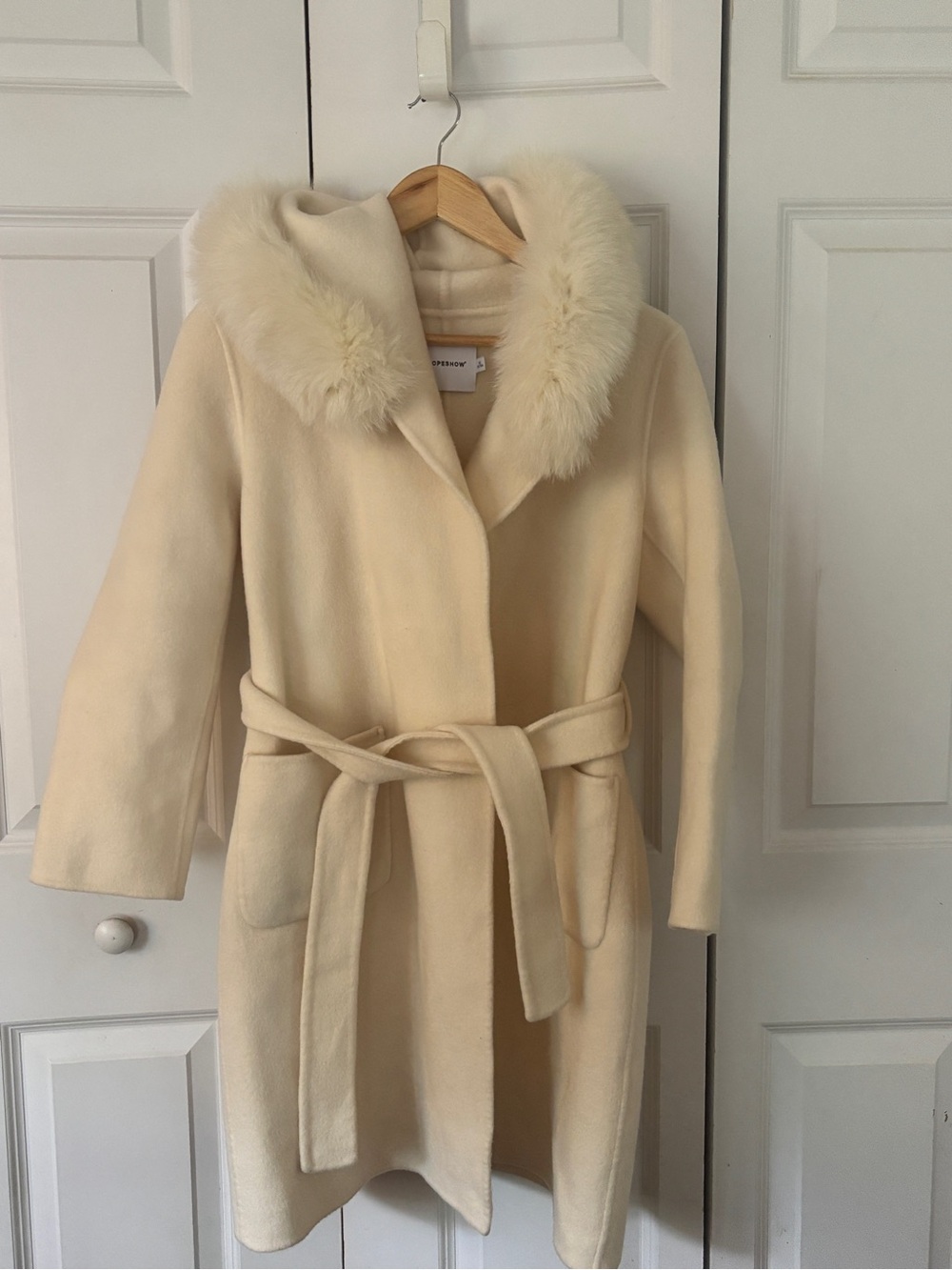100% cashmere Cream Belted Wool Coat with Fur Trim